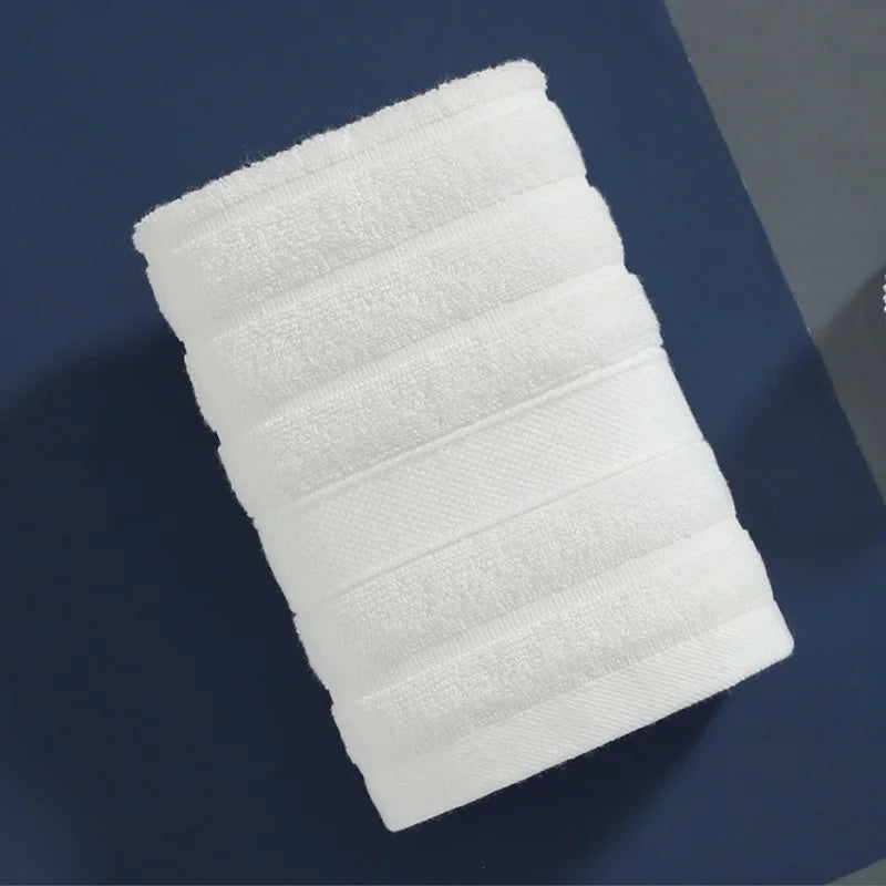 Petite serviette de bain blanche