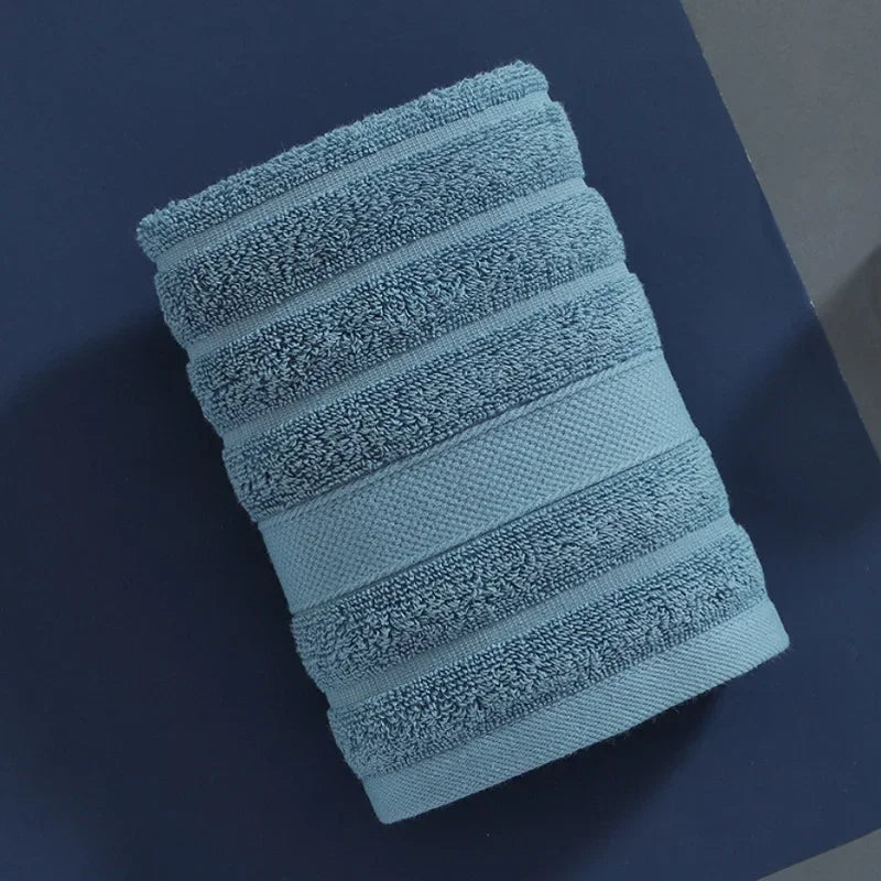 Petite serviette de bain bleu