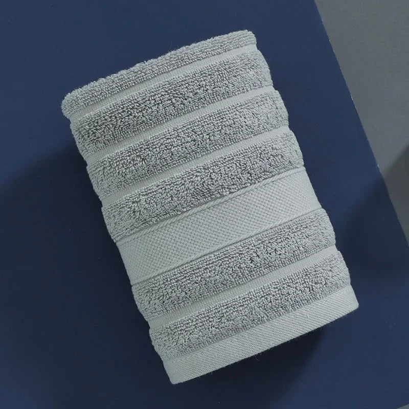 Petite serviette de bain grise