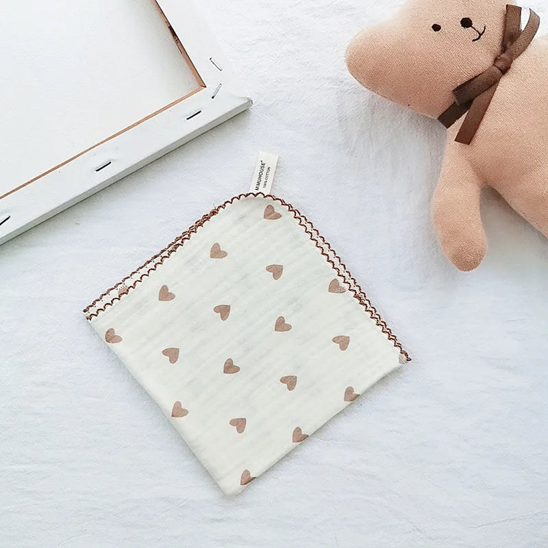 Serviette de visage bébé coeur