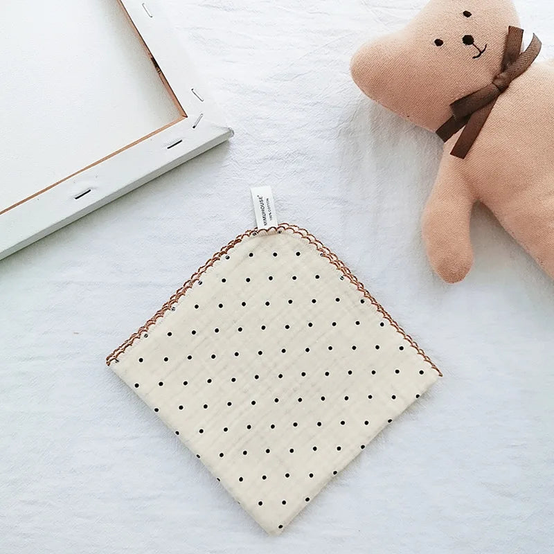 Serviette de visage bébé points