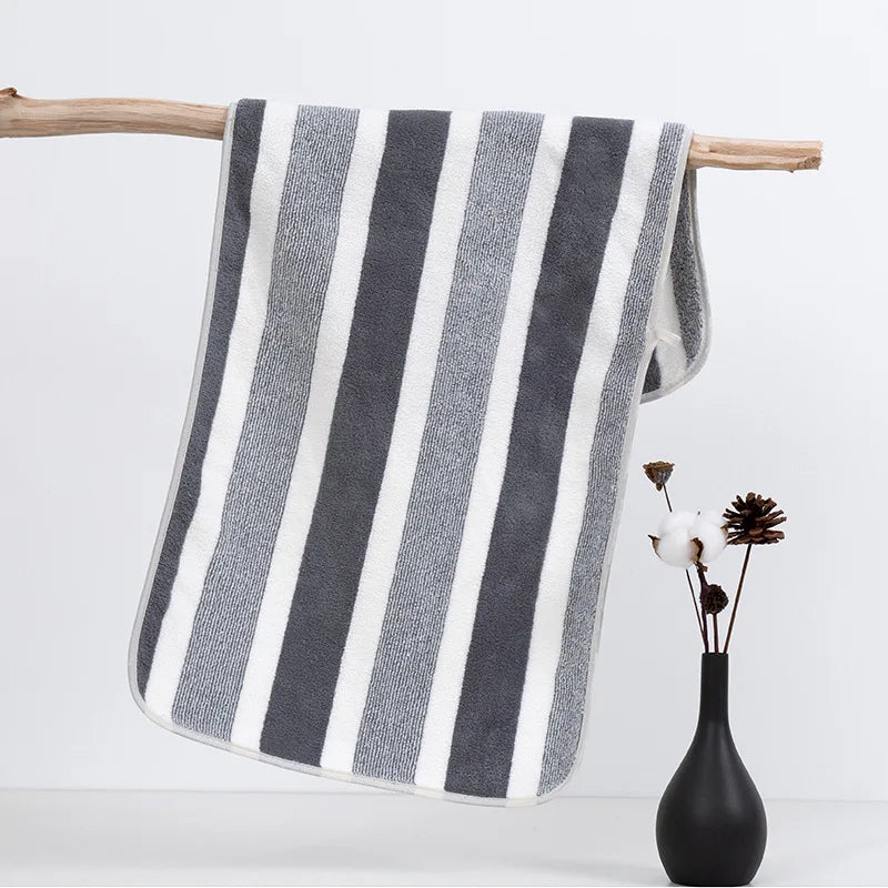 Serviette pour main à motif grise