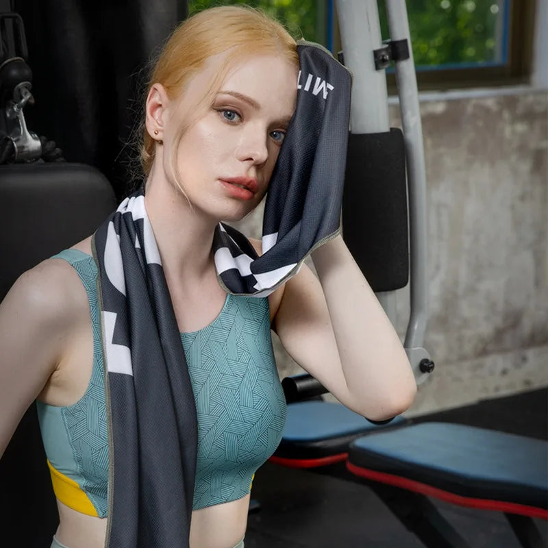 HEMOTON Serviettes De Sport à Séchage Rapide - Lot De 2 En Fibres Rafraîchissantes - Pour Entraînement, Voyage, Activités Extérieures - Avec Pochette De Rangement Et Clip - 4